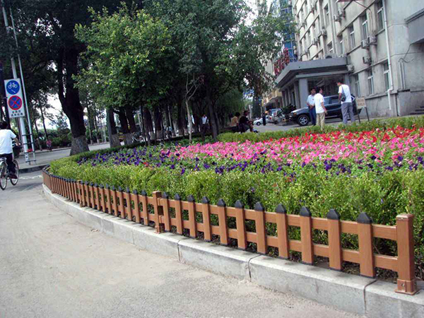 草坪護欄工程案例圖片2
